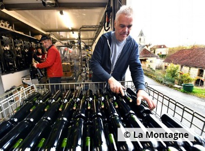 Mise en bouteille des Vins 1001 Pierres par les Vignerons de branceilles et la société Thiollet