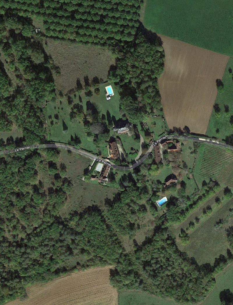 Découvrir le village de Branceilles : <br>
Le Lavoir Saint-Martin <br> Le Château du Perrier 